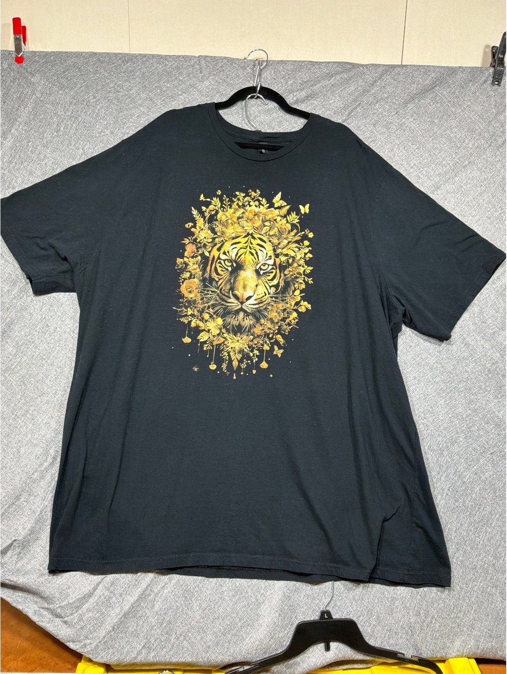 Gildan Men's Black Graphic Tiger Floral Print T-Shirt Size 5XL Tall
